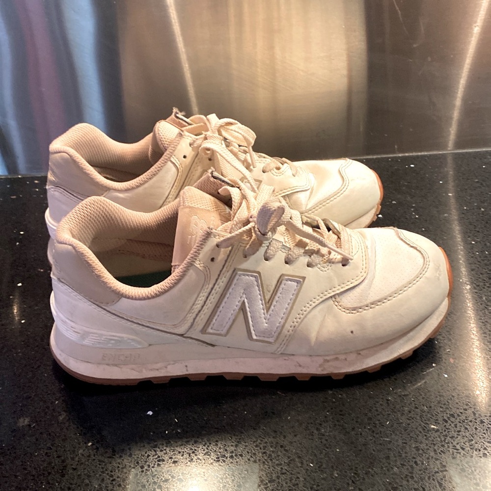 Men’s size 7 new balance shoes!